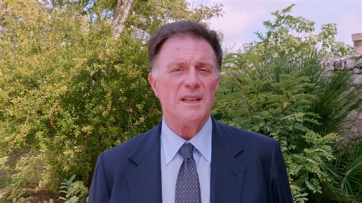 ARO7/LE NOVITÀ ECOLOGICA PER IL COMUNE DI SCORRANO Si è svolta lunedì 13 ottobre, a Muro Leccese la presentazione ufficiale del nuovo servizio sperimentale di raccolta differenziata porta a porta della frazione umida organica promosso dall’ARO7/LE, l’Ambito di Raccolta Ottimale che riunisce 20 comuni del basso Salento. La giornata si è aperta con una conferenza stampa. Hanno partecipato all’incontro sindaci e assessori, amministratori locali, operatori del settore ambientale e facilitatori ambie