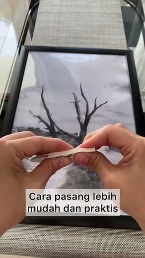 HOW TO USE 3M COMMAND HANGING STRIPS || INSTALL FRAME WITHOUT NAILS