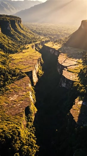 🔥 Motagua Fault Timeline Reveals Five Major Quakes In 1,300 Years A hidden seismic record shows the Motagua Fault has torn open the same ground five times, with intervals swinging from centuries of silence to rapid ruptures. The last major event was 1976. The fault is loading again. Full detailed article link is in the comments. #Guatemala #MotaguaFault #Earthquakes #SeismicHazard #AboveTheNormNews | Above The Norm News