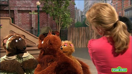 Sesame Street - Baby Bear's New Babysitter