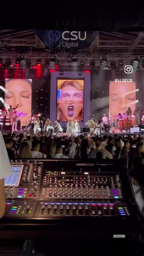 Ivete Salgado in Miami countdown ending 2022 #novastar #resolume #resolume7 #smartlct #vjs #vjin #mappingled #vjlife #blackmagic #ledpanel #parati