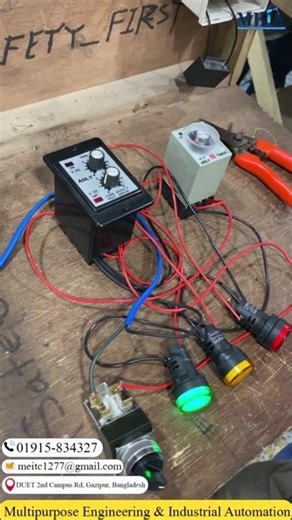 Twin timer and on delay timer traffic light controlling circuit