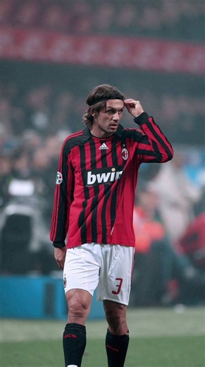 Акмалов Исо ❗️ | 2001년 개봉한 영화 “A Beautiful Mind”는 단순히 천재 수학자의 삶을 다룬 작품이 아니라, 인간이 내면의 혼란 속에서도 어떻게 사랑과 신뢰로 자신을 되찾아가는지를 보여주는 깊은 이야기입니다. 화려한 계산 장면보다 존 내쉬가 마음속... | Instagram