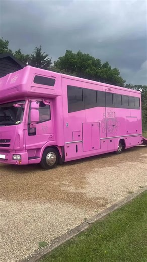 Katie Price’s Old Horse Transport: Pink Horsebox Review