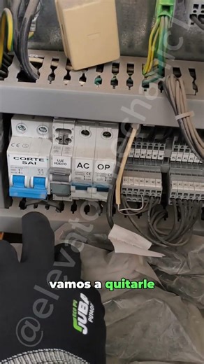 Video complete here ☝🏻☝🏻☝🏻 #elevatormechanic #ascensor #lifter #programming #elevator #repair #me...