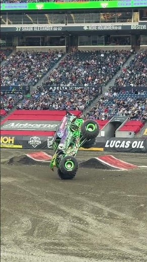 🤯 #MonsterJam #MonsterTrucks #Seattle