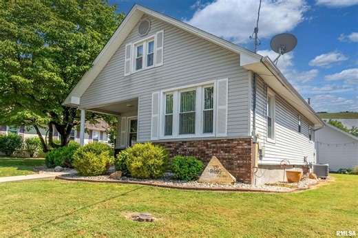 1504 E Oak St, West Frankfort, IL 62896 - MLS EB459234 - Coldwell Banker