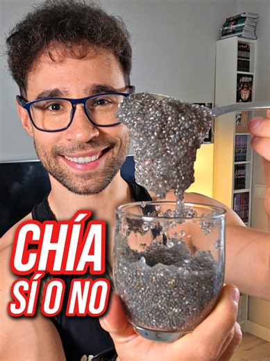 Publi 🔥 ¿Son reales los beneficios de la chía? Hoy resuelvo las preguntas más frecuentes que me hacéis sobre las semillas de chía para que puedas sacarle el máximo partido sin pasarte el día en el baño. 🔴 Si necesitas chía y proteína, la tienes con un gran descuento con mi Código MAYDEN en @prozis Chía en seco: nunca te las tomes sin hidratar. Actúan como una esponja y absorberán los líquidos de tu estómago, provocándote un gran estreñimiento. La chía tiene proteína: pero no puedes usarla como