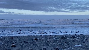 The Ocean Rolling in at Ruby Beach WA #beachlife #beachphotography #waves #washingtonstate | Wandering Out Yonder