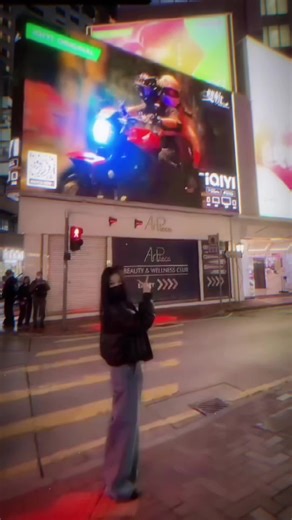 Người Không Thoát Được Phim - Tình Yêu và Tốc Độ