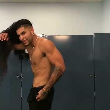 Men Physique Bodybuilder With WORLD LONGEST HAIR