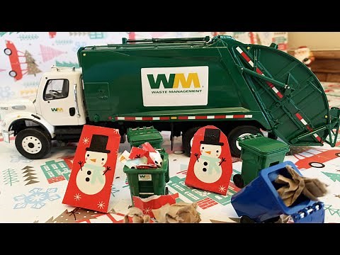 First Gear Rear Load Garbage Truck Picking Up Christmas Trash l Garbage Trucks Rule