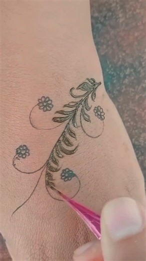 Simple & Stylish Floral Vine Mehndi Design for Hands | Minimal Arabic Mehndi | 2026