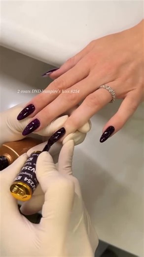 DND Gel on Instagram: "Lush moody nails in shade ‘Vampire’s Kiss DV254’ for the ones that like to keep in low-key for the holidays 🖤 Nails by @kenzonailstudio 💅🏽🎄 #dndgelpolish #dndgel #winternails #holidaynails #prettynails nail tech salon inspo short nails"
