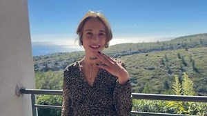 Alma - 24 Ans - Trouve du Plaisir avec Deux Hommes Jacquie Et Michel TV