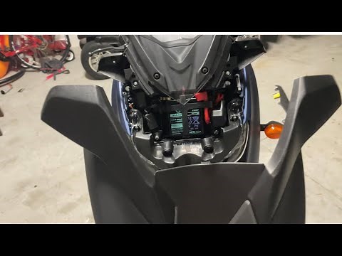 Yamaha Xmax 300 - Battery Access Tutorial