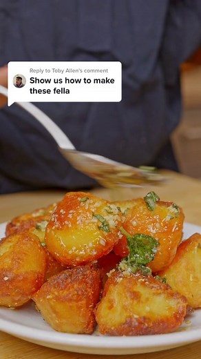 Replying to @Toby Allen Ask and you shall receive. Crispy sage garlic butter roast potaoes. Up your roast game in time for xmas! #roastpotatoes #potatotok #learnontiktok #xmasrecipes