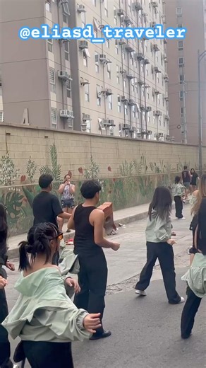 Kids Dancing in the Streets of Manila… I Didn’t Expect THIS 🇵🇭🔥