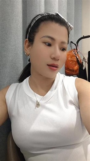 \"Không ai dạy mình cách sống giữa lòng người nhiều giả tạo.Phật chỉ dạy rằng: Giữ tâm sáng, lời hiền, sống tử tế. Còn lại.. tùy duyên.Người tốt sẽ ở lại, người xấu sẽ rời đi.Đó là sàng lọc tự nhiên