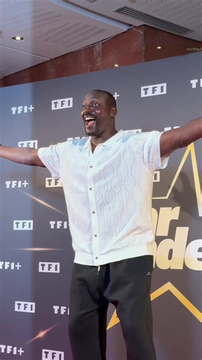 La grande classe de @ladji doucouré 🤌🏼 (Il a déjà préparé ses cours… 🏋️⚡️) #StarAcademy #staracademy2026 #OnRegardeQuoi #ladji #starac