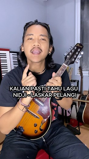 505K views · 10K reactions | Dipinjemin mandolin sama @dadodarmawan , dikasih tutorial langsung sama yg punya lagu @ramadhistaakbar #guitar #mandolin | Dimas Dzulfi Kurniawan | Facebook