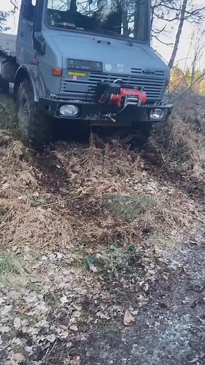 Feeling good: Driving a Unimog. 😎🔥 🚛👀 Just #unimog things by instagram.com/troyy_de 😋 #mercedes #unimogs #unimogfamily #unimog435 #offroad #bikelife #grenzgaenger #race #wheelie #wheels #jump #crew #husqvarna #ktm #skills #trail #motocross #supermoto #sickseries #motorrad #winterberg #willingen #sauerland #unimogfans | Unimog Community - Alles rund um den Unimog & MB-trac