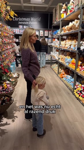 VIORA & JOOST on Instagram: "25 uitjes in 2025 Uitje #19 📍Intratuin Duiven Zeg je kerst, dan sta ik vooraan! Ik vind dit zo gezellig, en Joost eigenlijk ook wel, dus we gingen een dagje naar Intratuin Duiven, naar de grootste kerstshow van Europa en @bonusvegan ging dit keer mee als special guest 😜 Het was zelfs op een dinsdagochtend al druk, maar we hebben wel een super leuke ochtend gehad en uiteraard ging er voor beide meiden een kerstbal mee naar huis! Ben jij hier al eens geweest?🎄🎅🏻 �