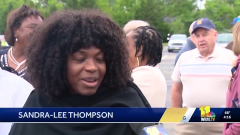 Graduates become officers at USNA graduation