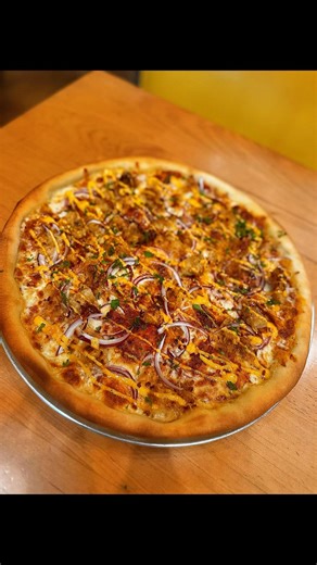 The crack conch pizza is back on the menu! Freshly made dough, topped with marinara sauce, mozzarella cheese, crack conch pieces, and red onions. This work of art is drizzled with spicy mayo sauce, balsamic reduction and sprinkles of red pepper flakes. Try it this weekend! #nassaubahamas #nassaurestaurants #nassaueats #bahamar | Cafe Johnny Canoe
