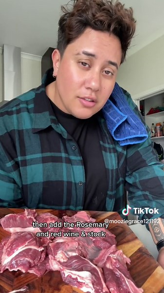 Delicious Red Wine, Garlic & Rosemary Beef Cheeks Recipe