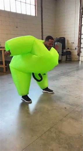 Inflatable Suit Got Ambushed by the Vacuum 😭💚