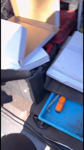 2014 jeep Cherokee latitude, quick tip on how to service your pad bracket and glide/slide pins. My Mobile Mechanic was on the scene and save the day. #brakes #brakeservice #mechanic #autorepair #mobilemechaniclife #brakepads #brakepad #jeepcherokee #mechanicrepair #mehanic