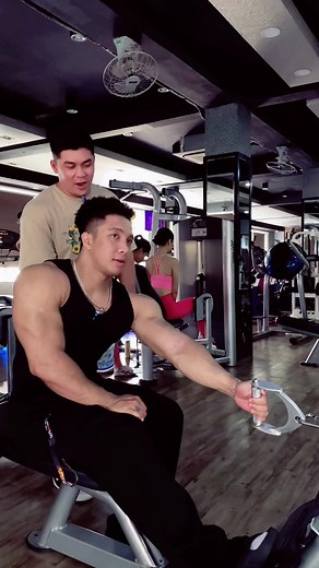 Seated one arm cable row . Lower lat growth. #lakhiem #lakhiemcoaching #lakhiemtiktok #lowerlat #seatedonearmrow