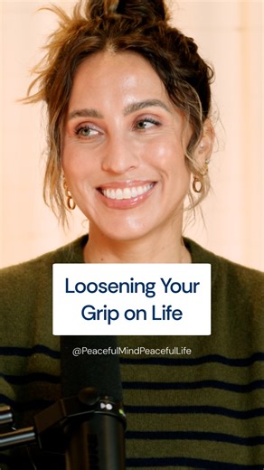 This simple reflection can change your life⬇️ Are you living in alignment with your dreams and values or are you living based on others’ expectations?🤔 The number 1 regret of the dying is: I wish I lived the life I wanted to live and not the life I was expected to live.❤️‍🩹 The beautiful thing is: ✨it’s never too late to flip the narrative✨ In this week’s episode of @lifehappensthepodcast, we’re sharing how you can begin to create change and live in alignment with your desires and needs. Ready
