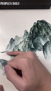 Finger painting artist rubbed pigments with his hands and created a Chinese landscape painting without using brushes. | People's Daily, China