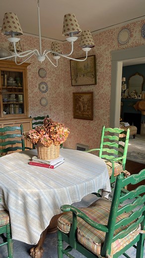 Anna Margaret (Margo!) on Instagram: "A few years ago I came to the very upsetting realization that my house looked comfortable and cozy BUT wasn’t actually comfortable and cozy. So here are three mistakes I made when first designing my house that made my house look “nice” but feel bad. - I saved too many things “for best” and was generally too precious with items like dishes, napkins, linens, bedspreads, glassware, books and antiques in general. What is the point of having nice things if we don