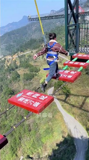 Dramatic canyon edge bungee with immersive 3D surround wind audio:Asmr Bungee Jumping