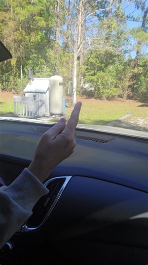 Extendable Handle: Extra long extension handle and bigger pivoting head for easy reach to hard-to-reach areas No Straining Needed: Designed for easy and comfortable use without straining, preventing back pain Reusable Microfiber Pads: Includes 4 washable microfiber pads that provide excellent water absorbency and leave no streaks or lint Safety Features: Features secure twist lock and fabric care tips to maintain functionality and durability of the microfiber pads Safety Hammer: Equipped with a 