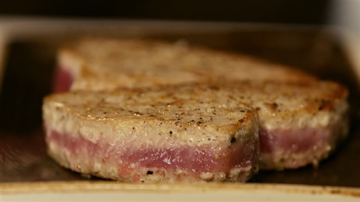 Perfectly seared tuna, slow and moist cooking technique
