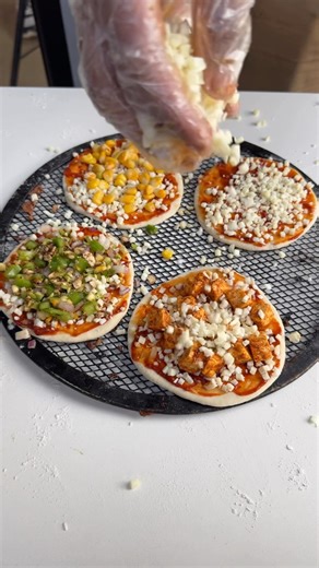 Four mini pizza multi flavour @GoluBites #pizza #streetfood #viralvideo #world