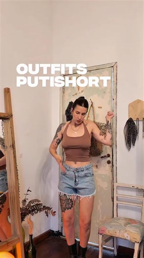 Mecha on Instagram: "Looks inspiración con short de jean corto 😏✨ puti short #outfitsideas #outfitsinspo #moda #tendencias #outfits"