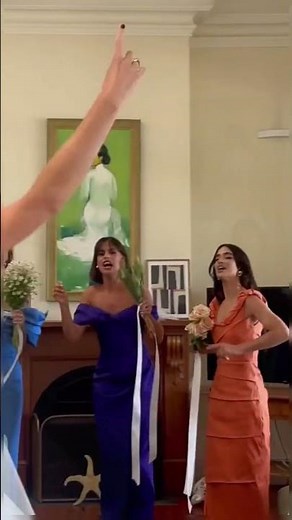 🎤 Sing with your bridesmaids!✨