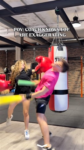 DO THIS WITH A GIRL AND DIE😅#workout #gym #humour #funny #girl #coach #sport #training #boxing