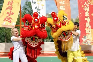 On September 13, Licang District, Qingdao City held an event themed ”Our Festival·Mid-Autumn Festival“. The event invites foreign students to experience intangible cultural heritage activities on site and feel the charm of traditional culture and the strong atmosphere of the Mid-Autumn Festival. | International Daily News
