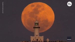 Stunning time-lapse shows full moon rising near Cape Byron Lighthouse