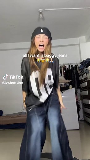 Baggy Jeans Fashion: Trendy Outfits to Try