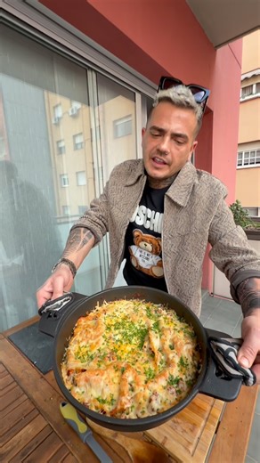 Carlos Bernal | LASAÑA de la ostia en 30 minutos 🥲😍🍝 Ahora ni siquiera tú tienes excusa 🫵🫵🫵🫵 | Instagram