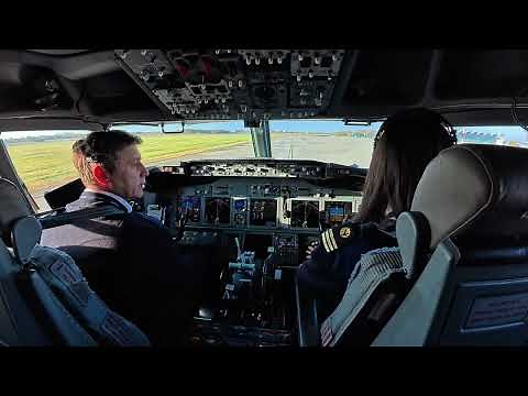 WHAT DOES A PILOT SEES DURING TAKE OFF?? Boeing 737 800 Cockpit View Departing From Bucharest