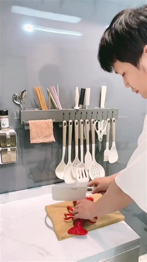 Wall-Mounted Knife Rack for Safe Kitchen Storage