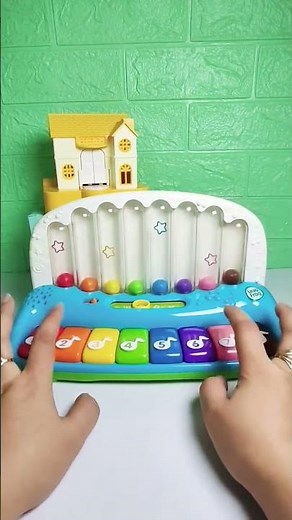 Very Cute Leapfrog Learning Piano